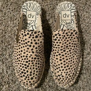 DV cheetah print mules
